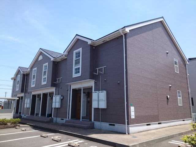 福井市新田塚のアパートの建物外観