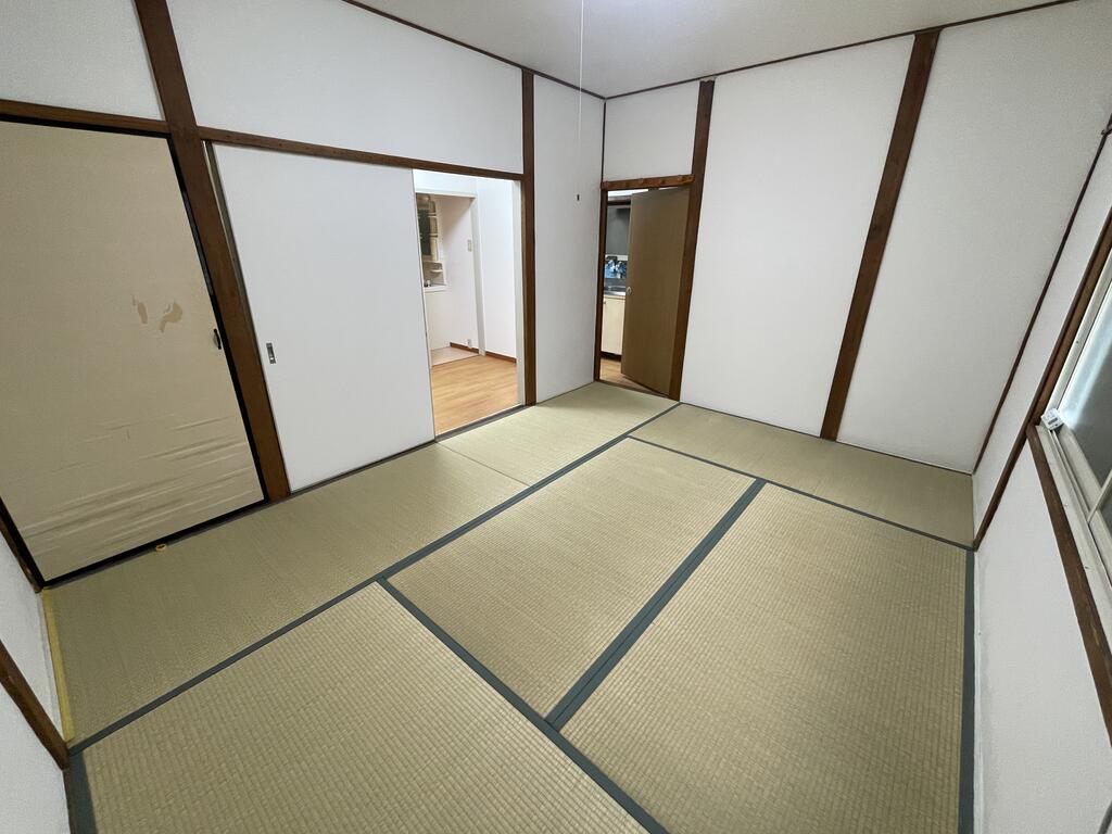ＪＲ東海道本線 三ノ宮駅 徒歩14分 2階建 築66年の居間写真