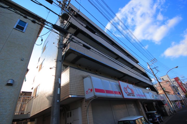 市川市大洲のマンションの建物外観