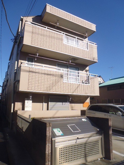 横浜市鶴見区上末吉のマンションの建物外観