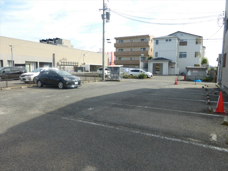 【近江八幡市出町のマンションの駐車場】