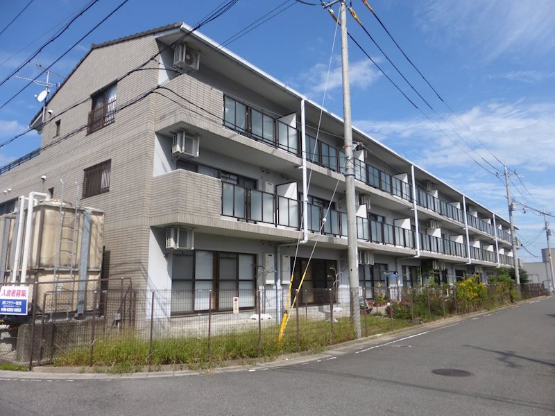 近江八幡市出町のマンションの建物外観