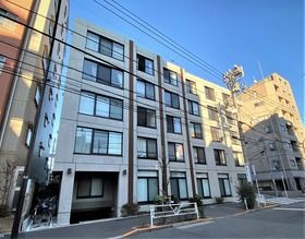 渋谷区上原のマンションの建物外観