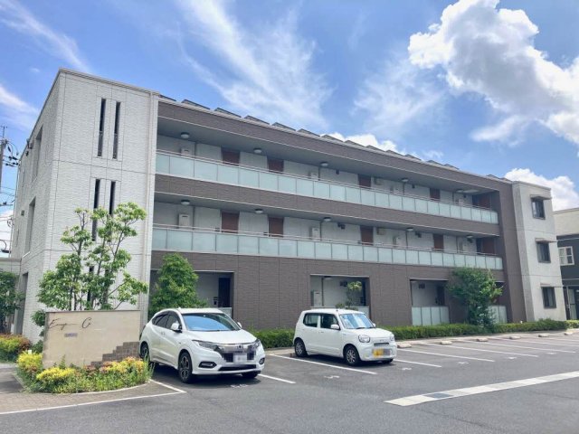 出雲市高岡町のアパートの建物外観