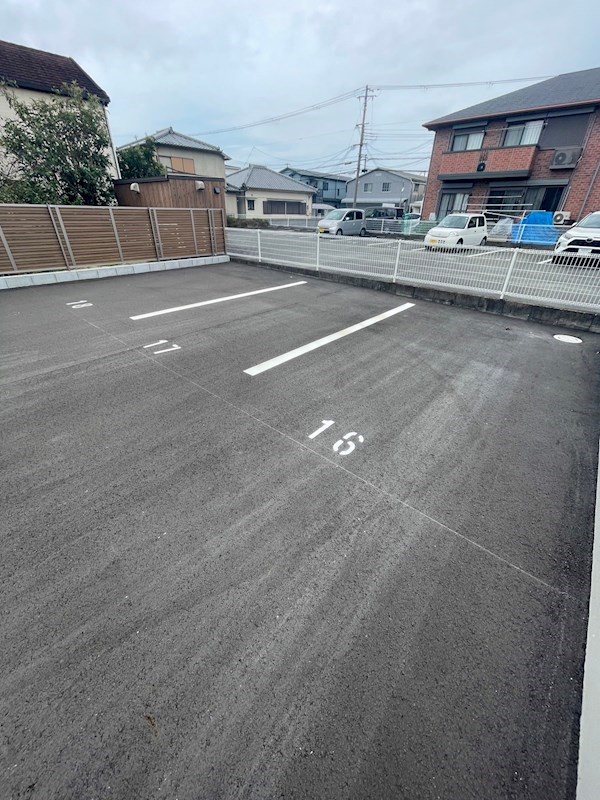 【姫路市御国野町御着のアパートの駐車場】