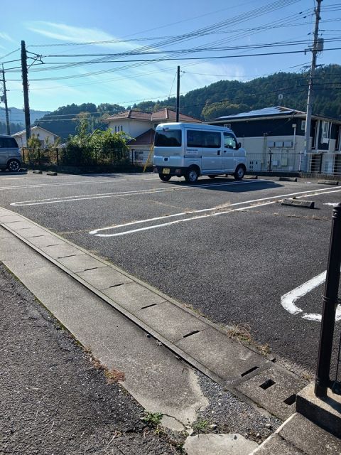 【シューペルヴ・ロジュマンの駐車場】