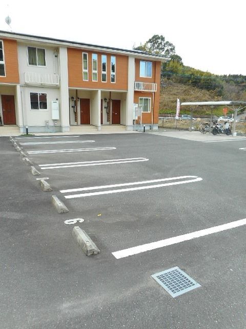 【アプローズ　岩山の駐車場】