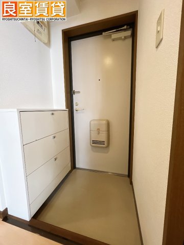 【名古屋市中区伊勢山のマンションの玄関】