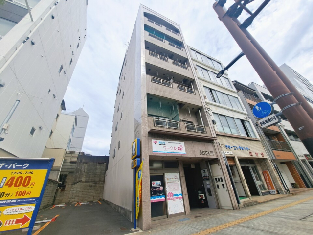 松山市大手町のマンションの建物外観