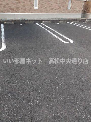 【カーサ　フェリーチェの駐車場】