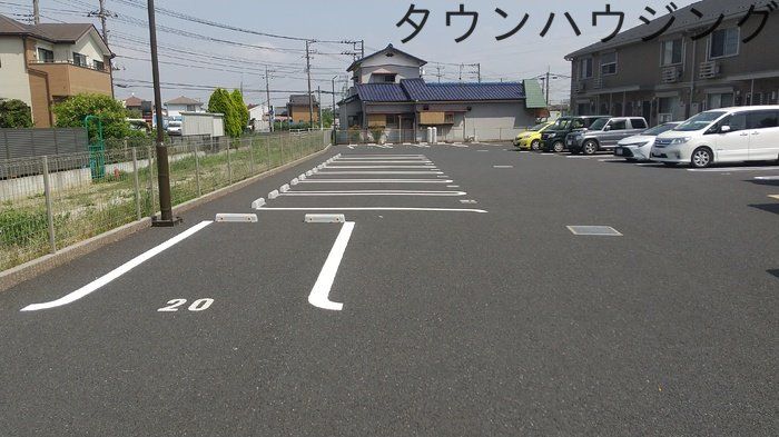 【ピエスクレールの駐車場】