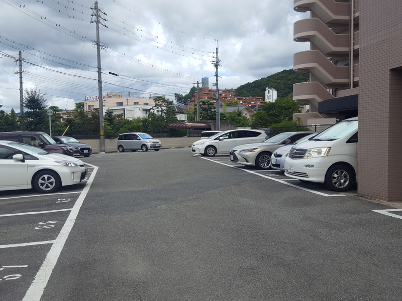 【キャッスルコート東辻井の駐車場】