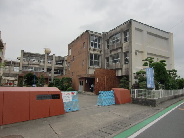 【浜松市浜名区中瀬のマンションの小学校】