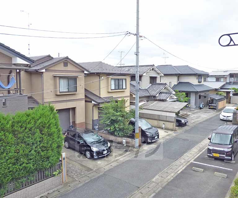 【京都市右京区鳴滝中道町のアパートのバルコニー】