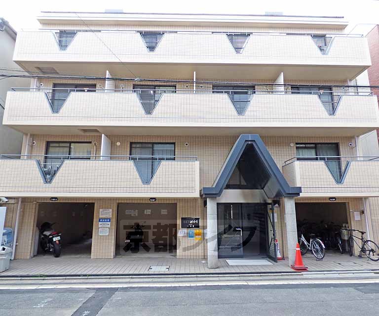 京都市上京区桐木町のマンションの建物外観