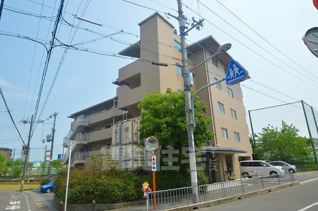 フリーディオ堂山の建物外観