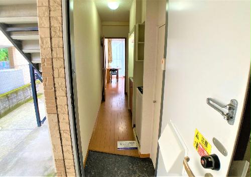 エントランス　設備仕様は号室により異なる為、現況を優先とします。