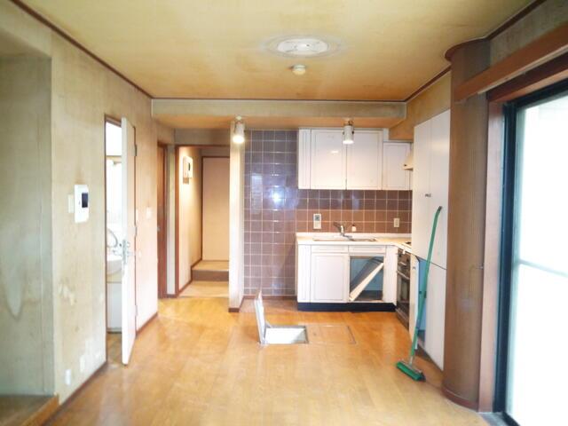 居室・リビング　リフォーム前となります。