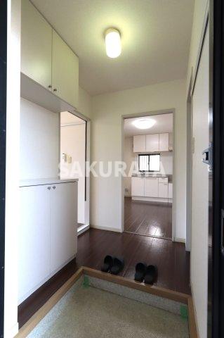 玄関　2025年7月撮影。