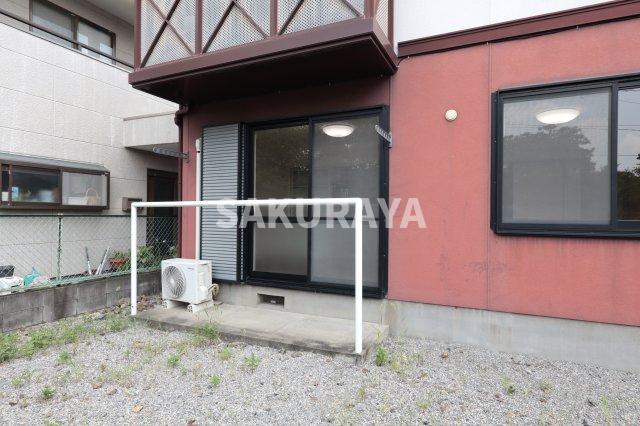 庭　2025年7月撮影。