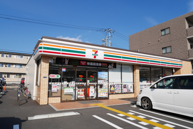 コンビニ　セブンイレブン高知杉井流店（コンビニ）まで305m