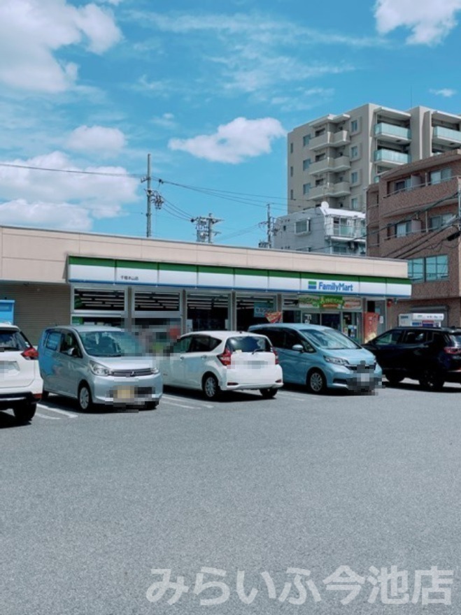 コンビニ　ファミリーマート 千種本山店（コンビニ）まで107m