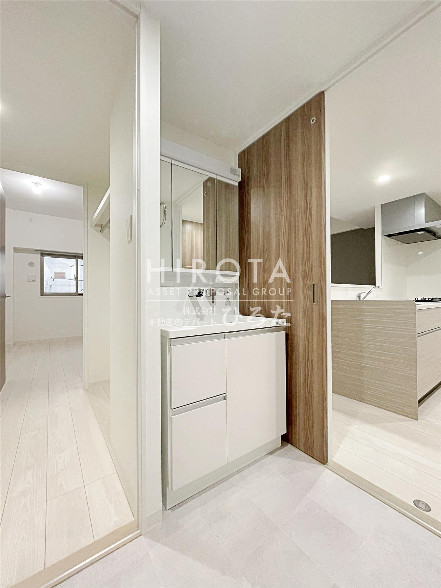 洗面設備　同仕様写真になります。