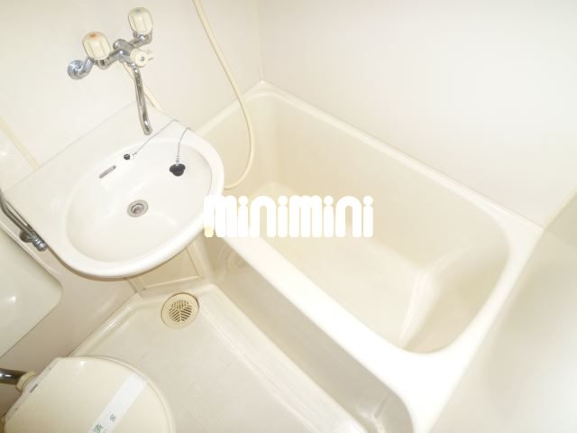 バス・シャワールーム　お掃除がラクラクですね