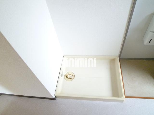 その他　こちらが洗濯機置き場になります。嬉しい洗濯パン付きです