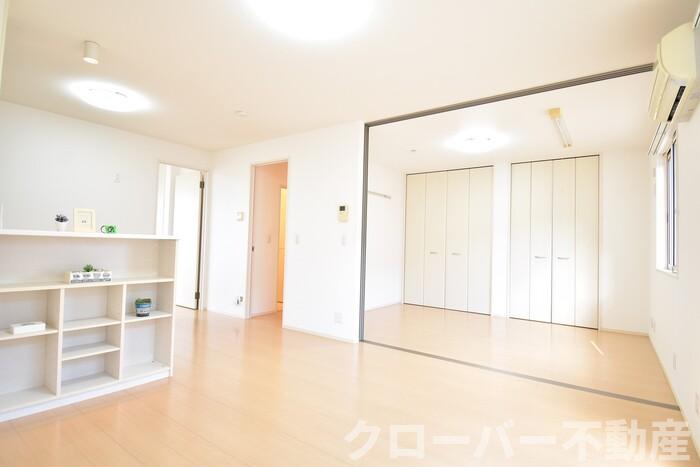 居室・リビング　ＬＤＫ１２帖 南洋室６帖