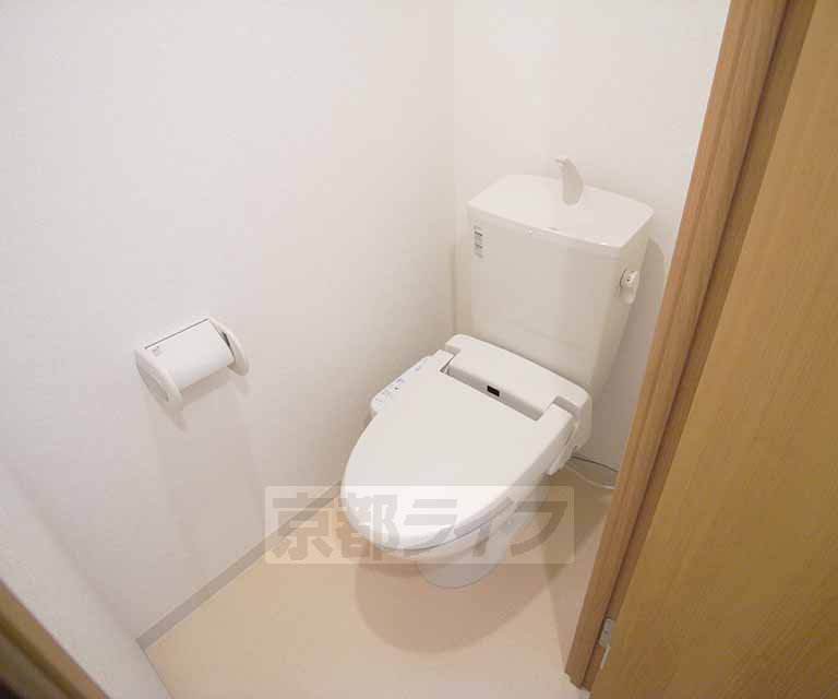 トイレ　ウォシュレット完備。