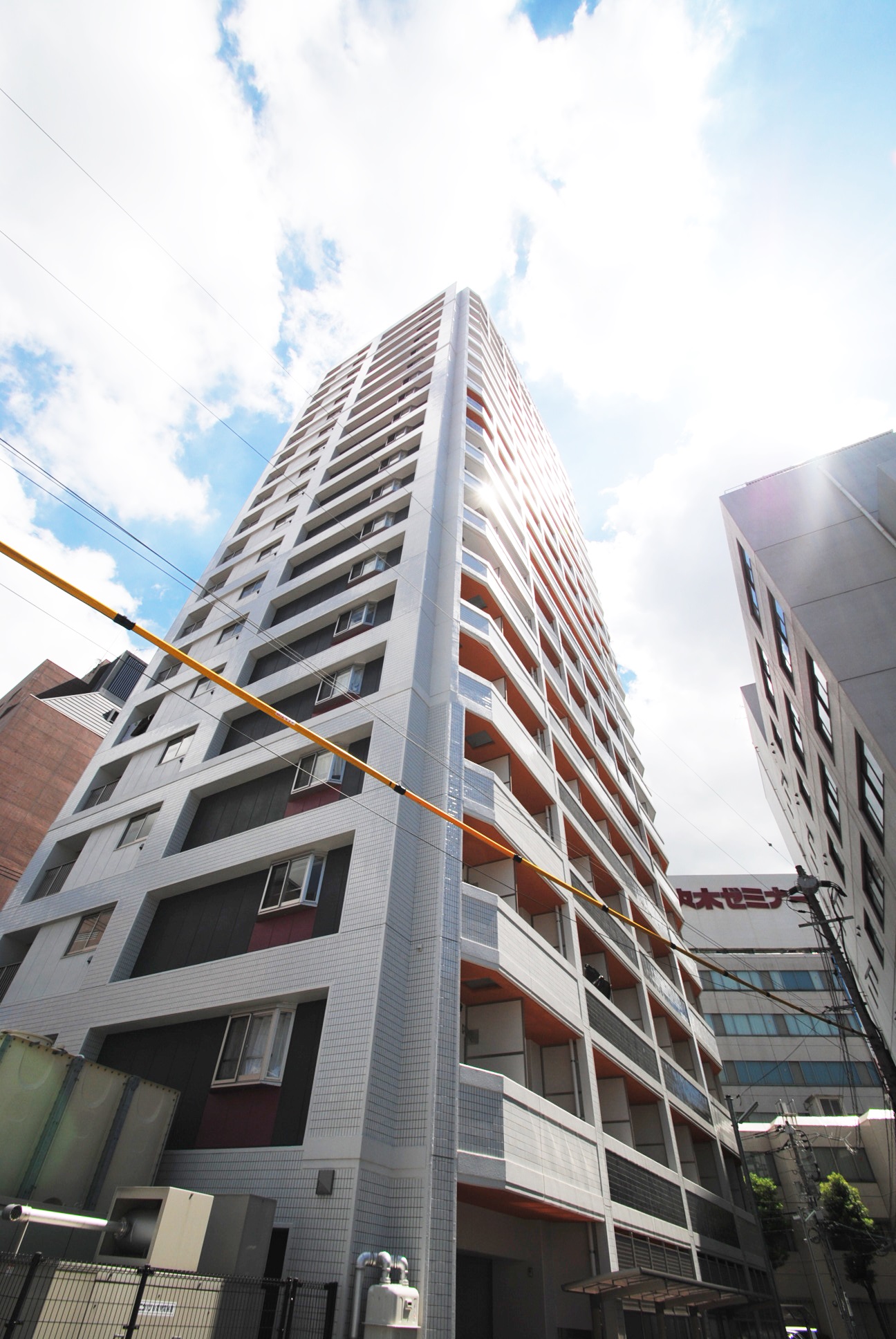 建物外観　広島駅前２０階建タワーマンション