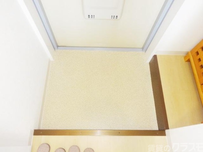 玄関　玄関にはシューズボックス完備です。