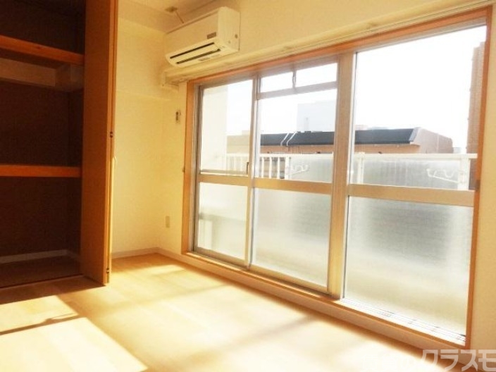 居室・リビング　南向きバルコニーで明るいです♪