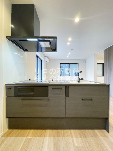 キッチン　システムキッチンは調理スペースも広くストレスなくお料理可能♪