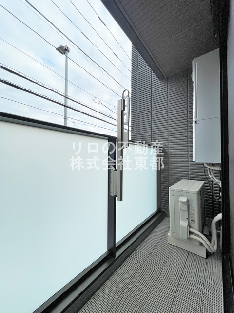 バルコニー　バルコニーがあるので洗濯物を太陽の下で干すことができます♪