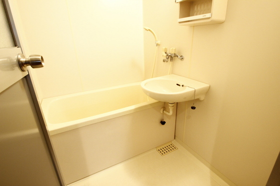 バス・シャワールーム　※別号室の写真です