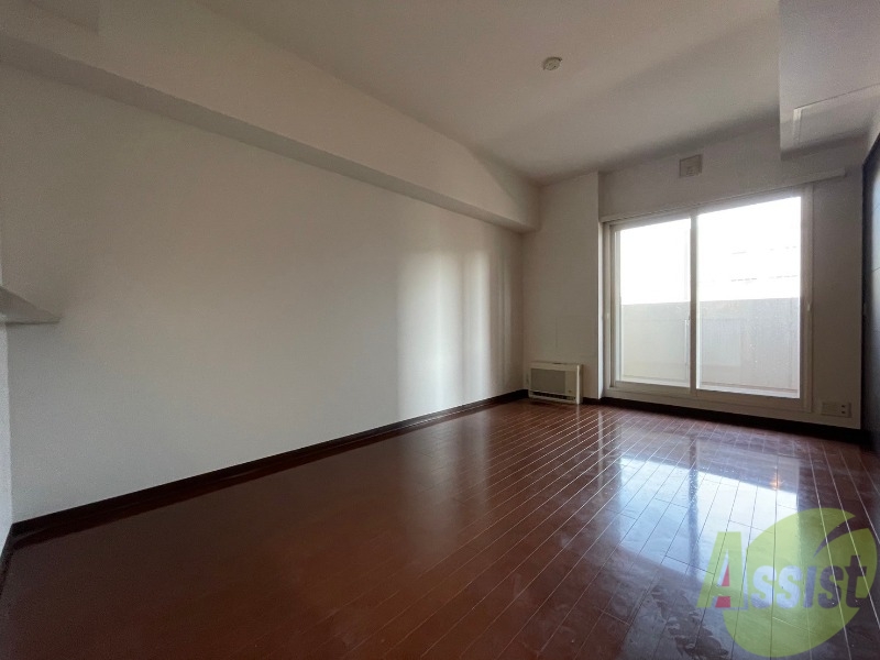 居室・リビング　リビングです。窓が大きくて明るいですね！