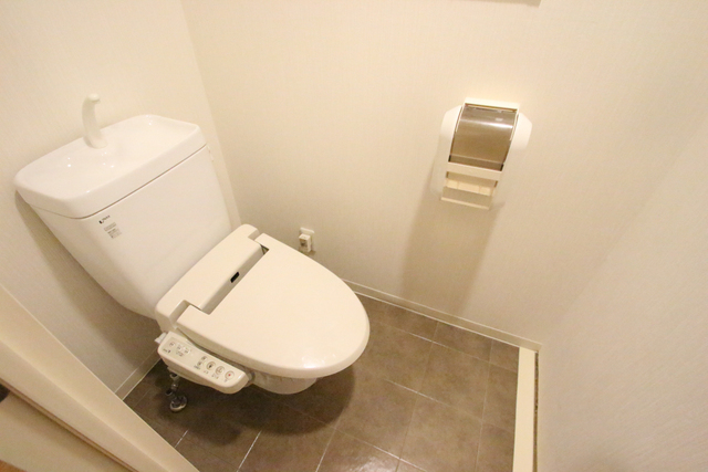 トイレ　※別室の参考写真の為、現況優先です。