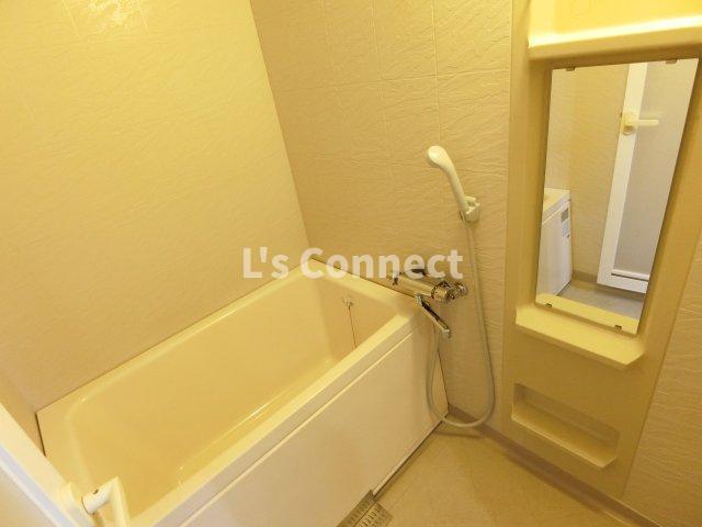 バス・シャワールーム　追焚き機能付きのお風呂。