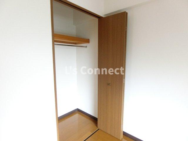 その他設備　北側洋室にはクローゼット付き。