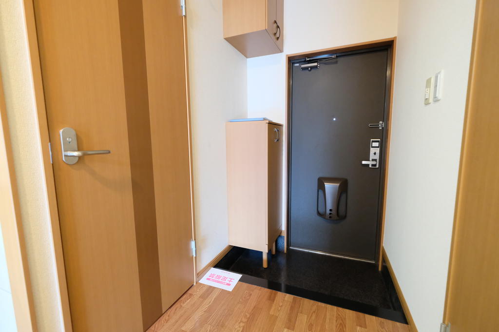 玄関　室内写真は別室です