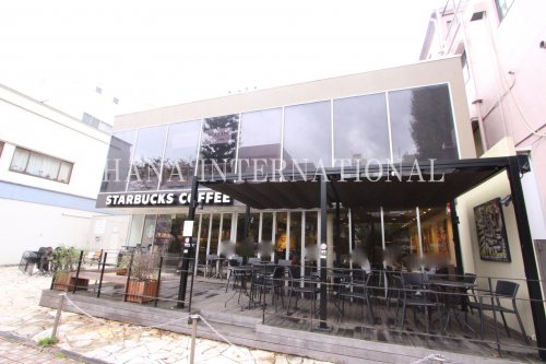 飲食店　スターバックス（飲食店）まで694m