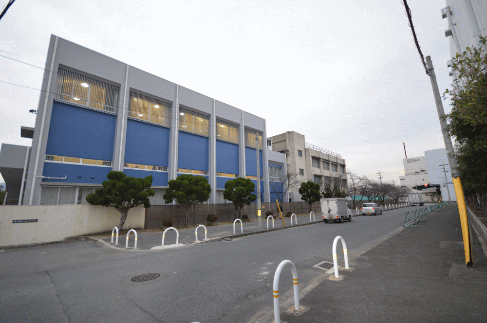 中学校　東大阪市立盾津中学校（中学校）まで979m