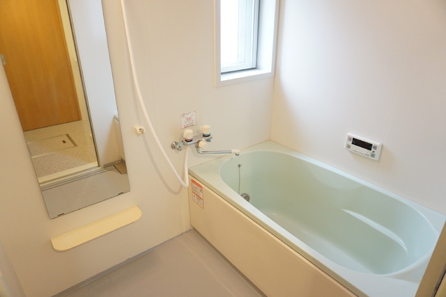 バス・シャワールーム　追焚給湯付きバス