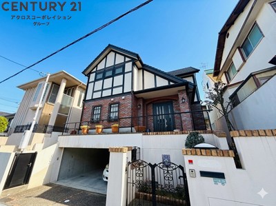 建物外観　屋根付き駐車場ありの3LDK貸家