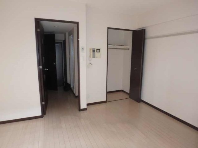 居室・リビング　明るい洋室です