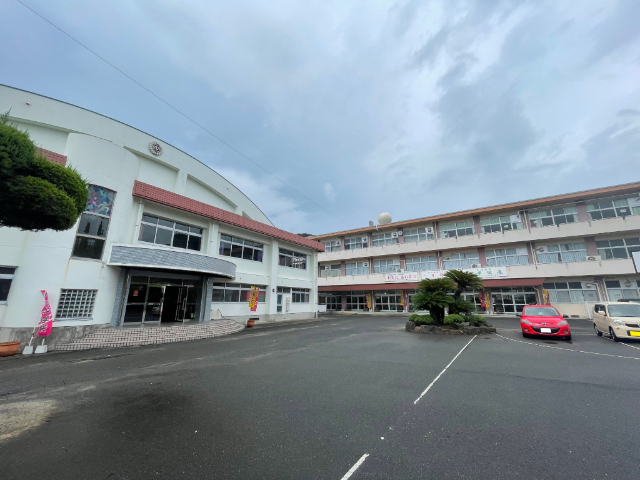 中学校　佐世保市立早岐中学校（中学校）まで2862m
