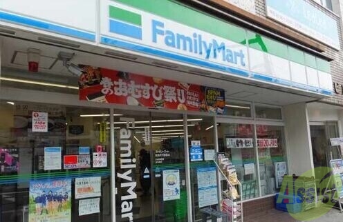 コンビニ　ファミリーマート阪急伊丹駅前店（コンビニ）まで332m