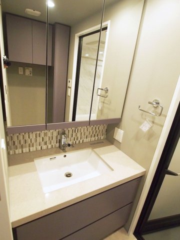 洗面設備　身支度に欠かせない独立洗面台♪